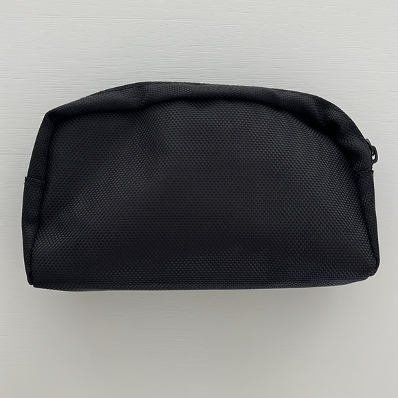 TUMI for Delta Amenity Kit - Picture 4 of 4